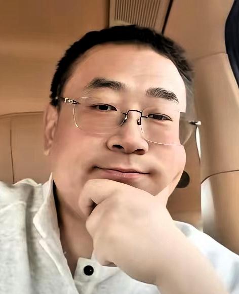 “爬也要爬到终点”，云昊这句表态，透着一股不达真相不罢休的韧劲。在二八事件的漫长