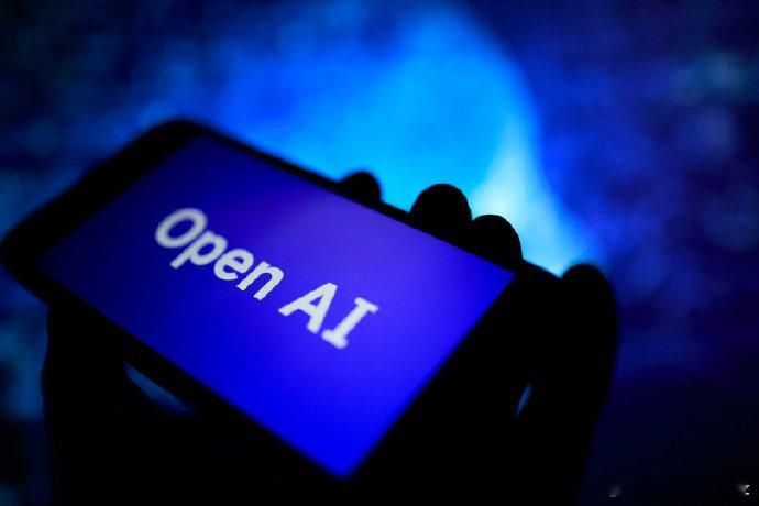 【OpenAI最新估值或达8300亿美元】据消息人士称，OpenAI正寻求筹集最