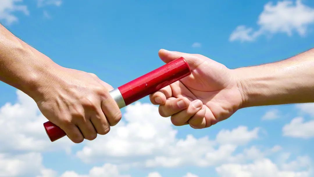 在人口50万的小区送外卖是什么体验 这样的“外卖接力”真的很暖心，由小区里的熟路