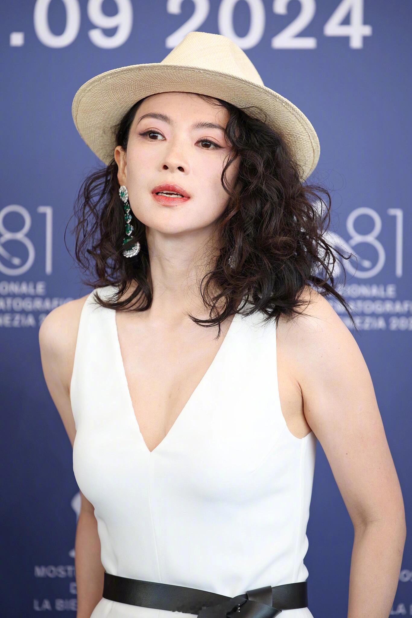 第81届威尼斯国际电影节，在今天拉开帷幕。章子怡作为唯一的亚洲演员亮相评委团，担