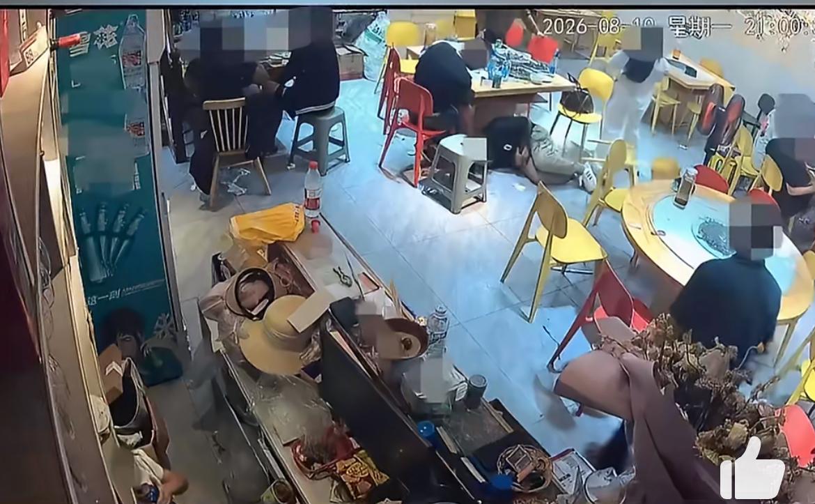 四川攀枝花一餐馆遭遇蹊跷的顾客食物中毒事件，三名中毒的男子开口索要 20 万赔偿