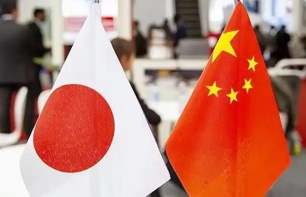 一夜之间风向变了，日本败下阵来，中国成为当之无愧的大赢家，毕竟中国给日韩美的压迫