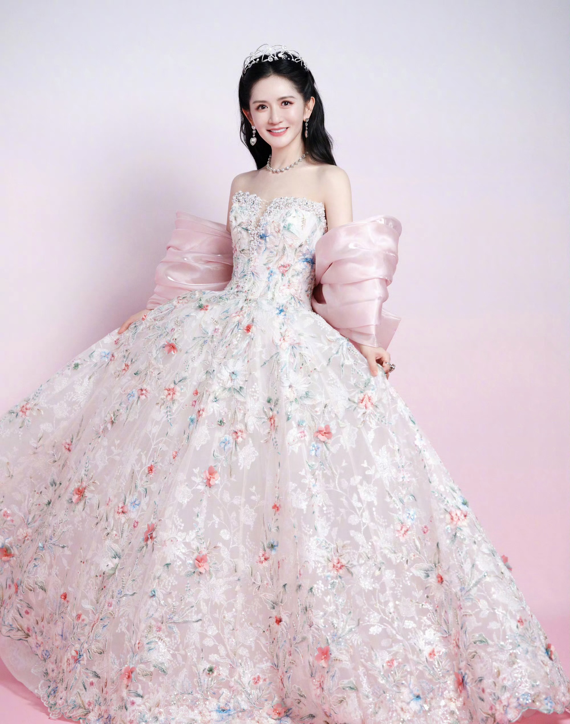 谢娜 女性群像节目的天选见证人谢娜就是女性群像节目的天选见证人吧，我们太阳女神就