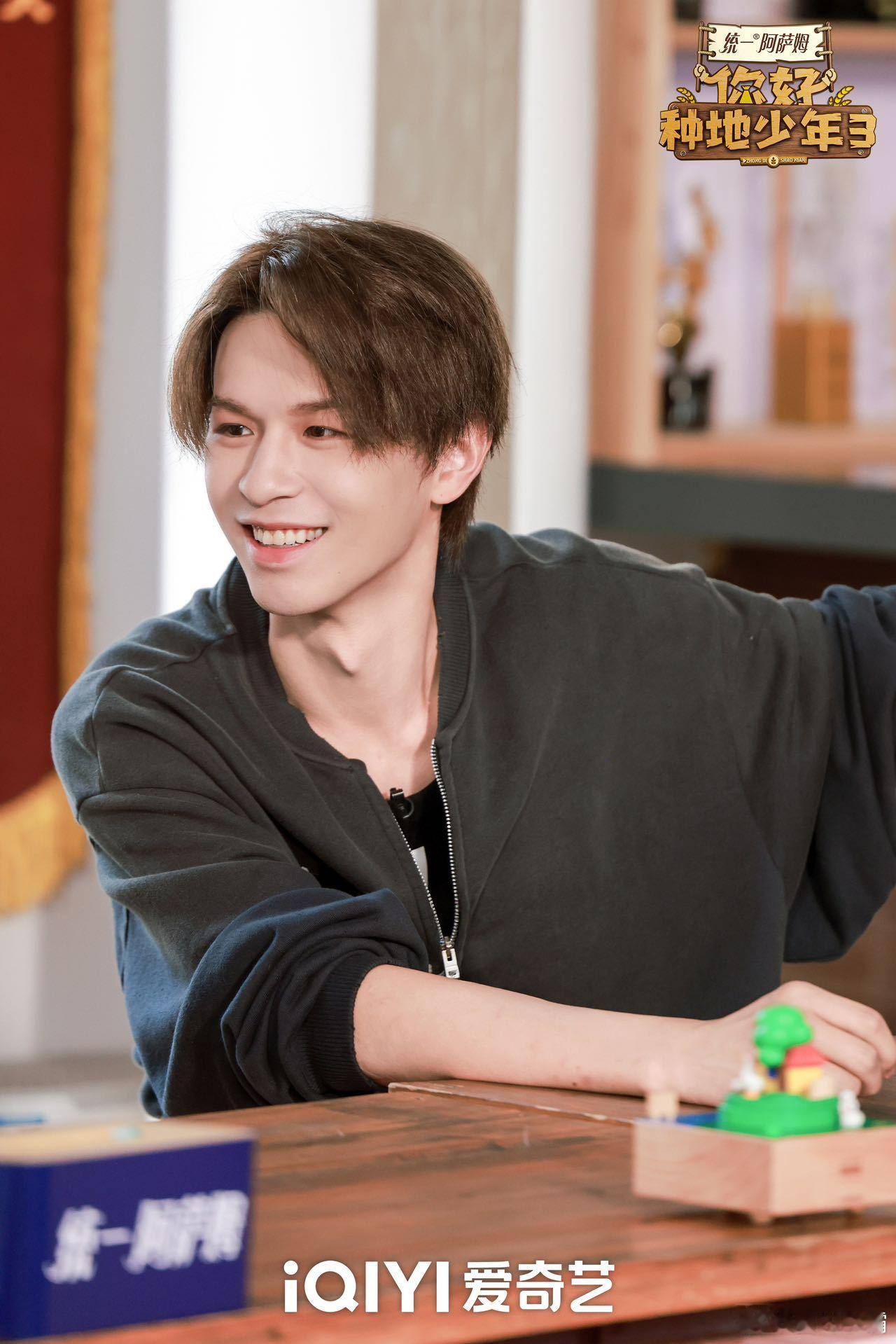 你好种地少年 十个勤天的赛车之旅，简直是速度的极限挑战！少年们玩摇摇车、卡丁车，