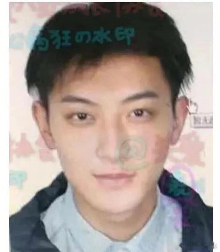 这居然是黄子韬证件照，能从韩国出道果然不是开玩笑的 