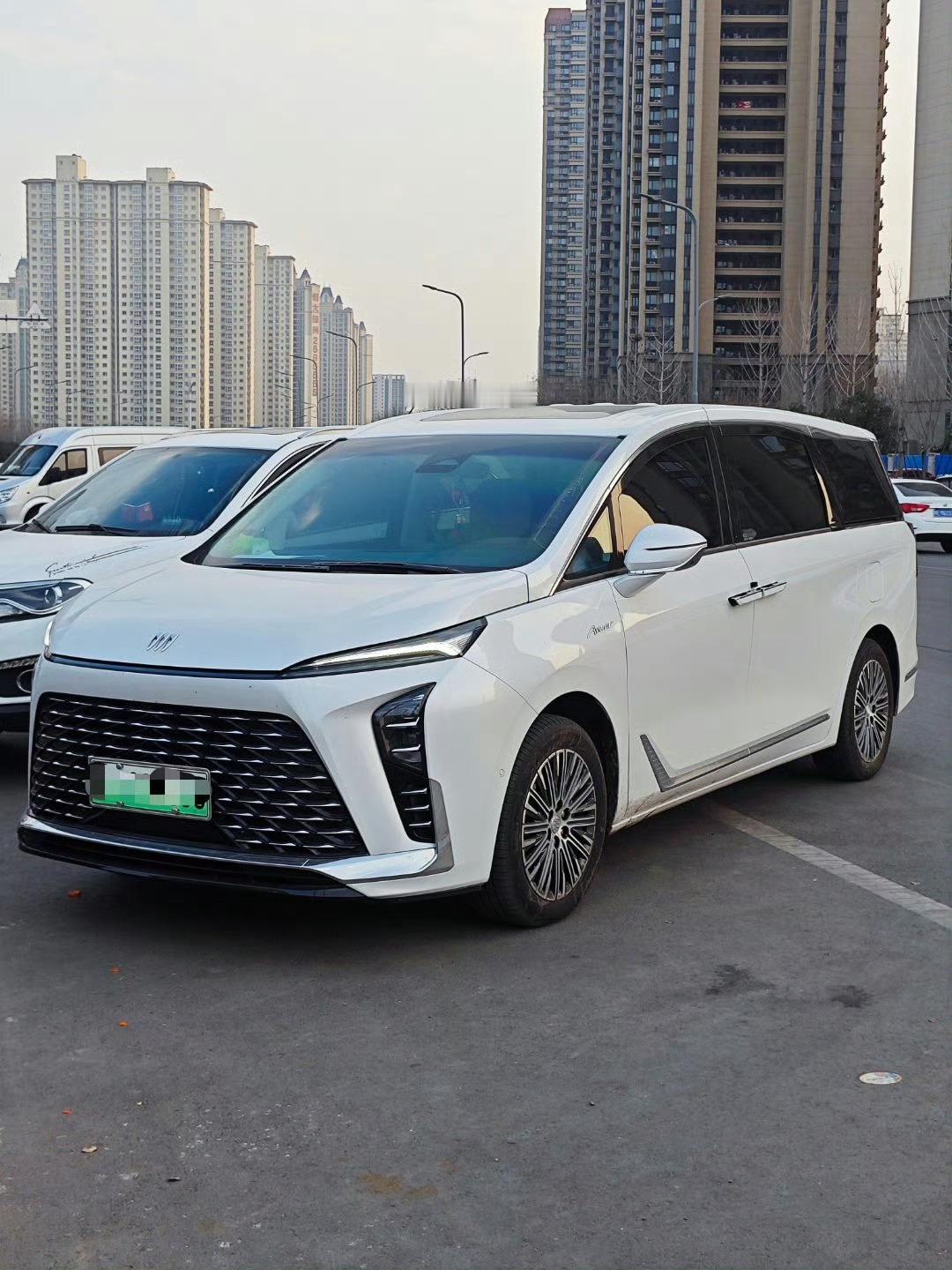 去年我父亲朋友要买一台MPV、找我咨询，预算大概40万左右。在他说了几个备选项之