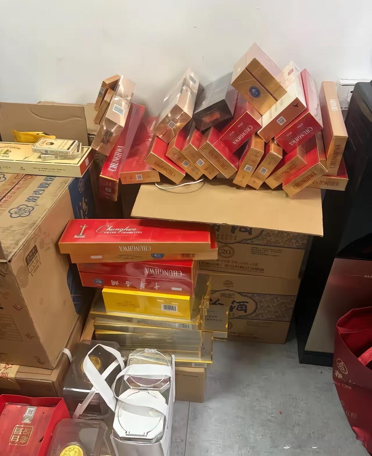 家里有这么多存货的，是干什么工作的呢？