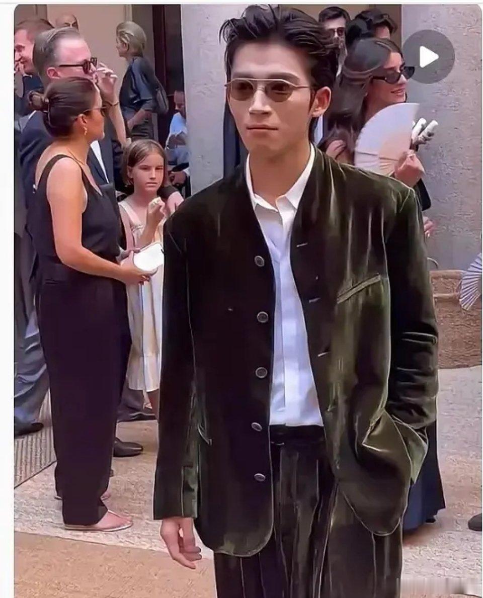 岁月不饶人啊，让我们见证王星越从小孩儿变成了老孩哥 