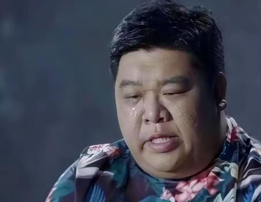 一千万现金加上北京三套房子突然到手，他做的第一件事，就是把当年跟着他啃馒头的媳妇