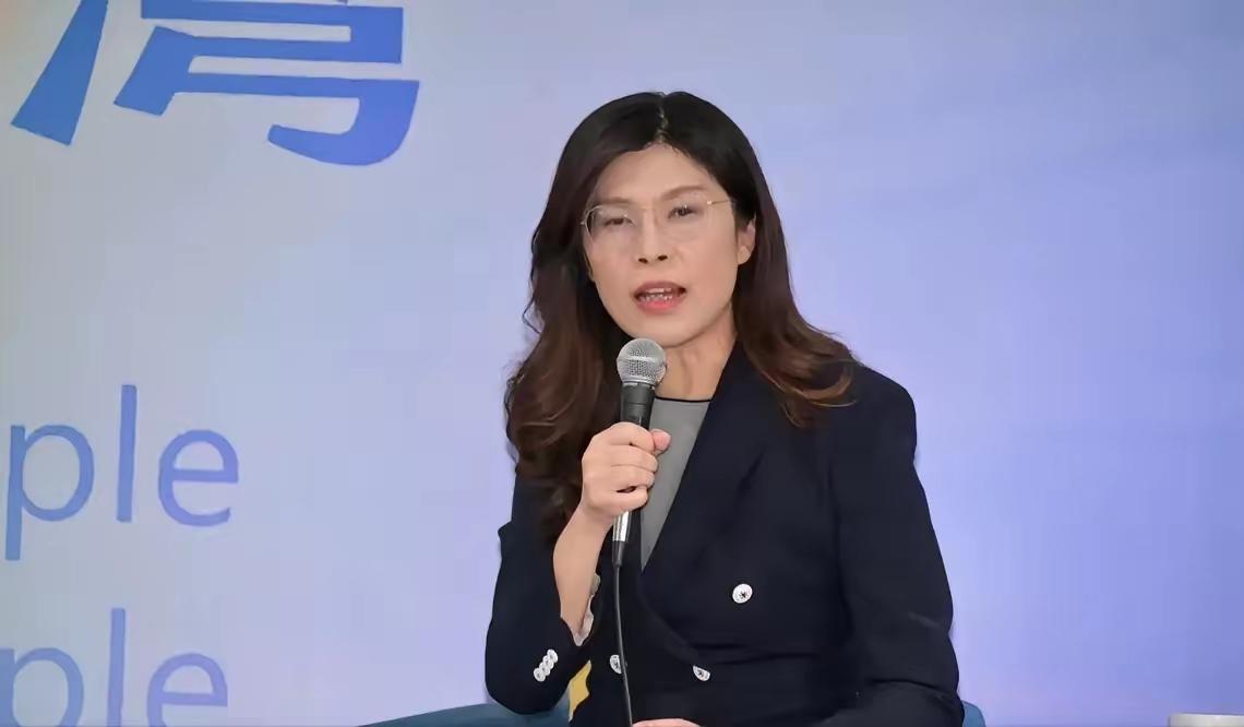 国民党即将率团赴京，官宣同一天，郑丽文改口直呼“大陆”，信号不一般。
1月28日