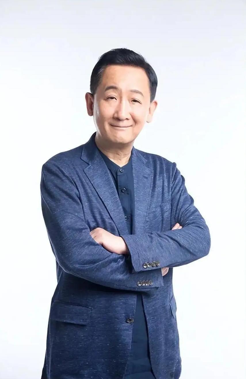 2001年，哥哥猝死后留下400万债和8岁女儿，梁天在一堆欠条前坐到天亮，对嫂子