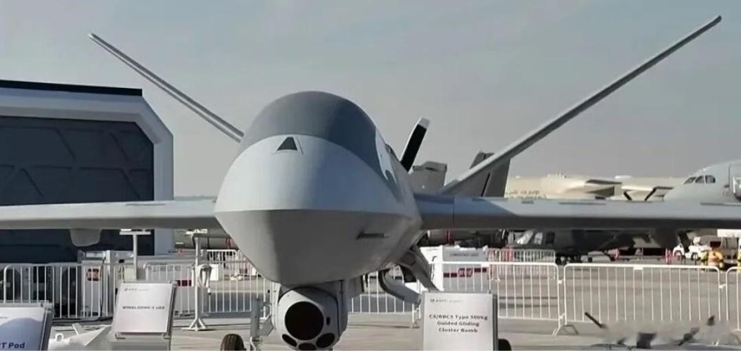 2025迪拜航展这次我国也是大规模展出🔻翼龙-X无人机1:1全尺寸模型及配套武