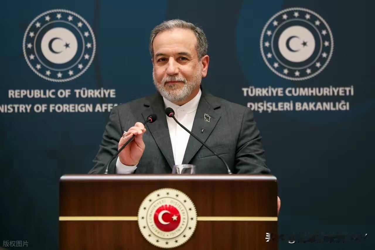 伊朗这是退让了！霍尔木兹海峡开放，不过是暂时的妥协！


4月17日，伊朗外长阿