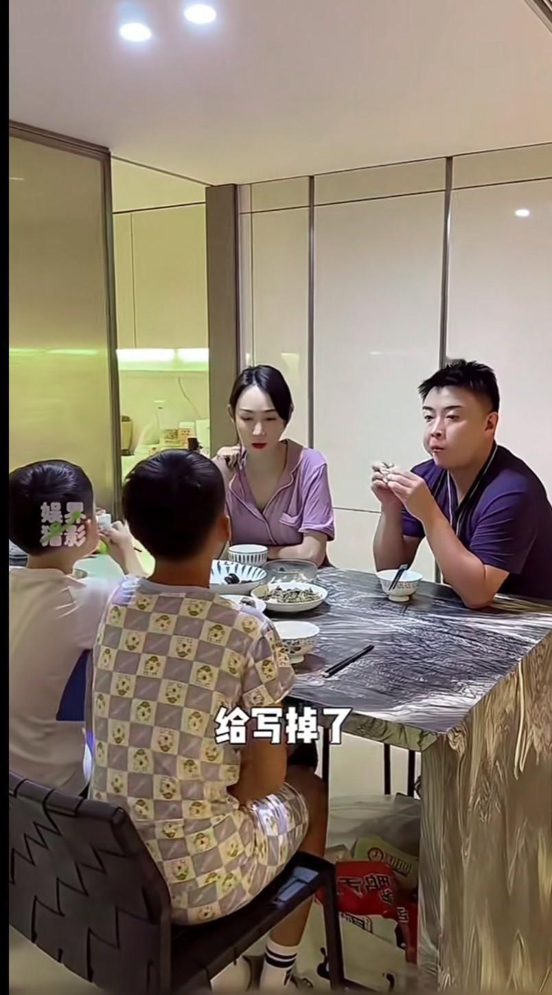 媳妇会持家会养孩子，王指导没有后顾之忧，幸福快乐的一家人。