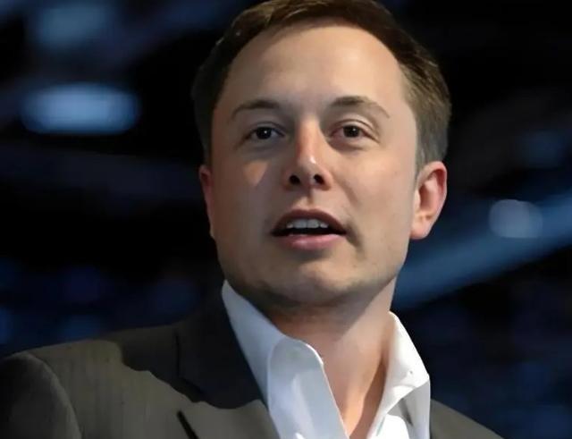 美国上将问马斯克 ：如何在军事上击败中国？马斯克的回答一针见血：中国经济规模很快