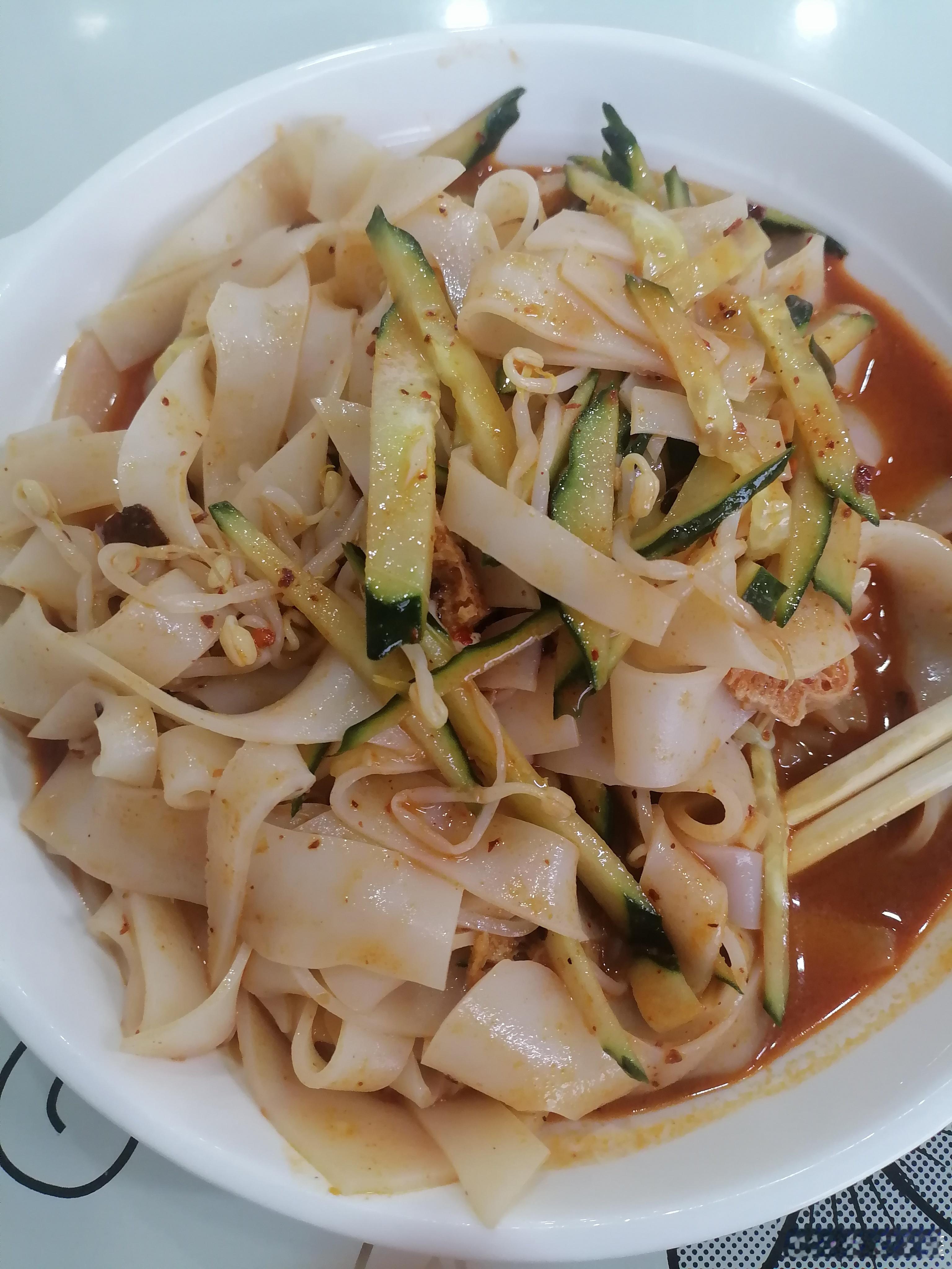 是不是大家都会晕碳水，昨天晚上十点多吃了份陕西凉皮和肉夹馍然后就开始犯困了，什么