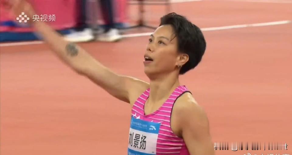 0.04秒绝杀！刘景扬20年蛰伏逆袭吴艳妮，全场泪崩🔥
 
十五运女子100米