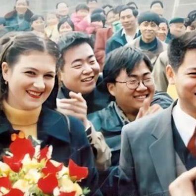 [浮云]1998年，22岁乌克兰女孩不顾家人反对，远嫁同岁的中国河南男子。结婚9