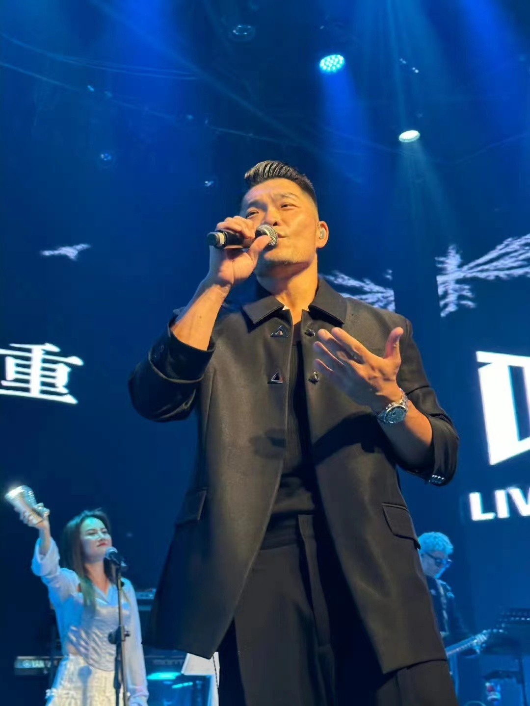 #披荆斩棘艾特错李玖哲#  果然是个有梗的哥哥，李八五折可还行 ​​​