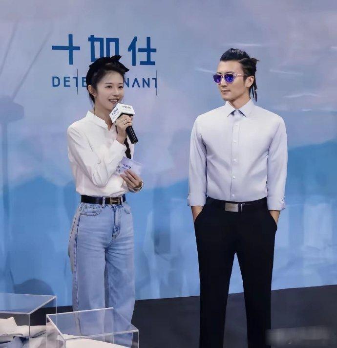 谢霆锋与父亲谢贤的相似度日益增加。 