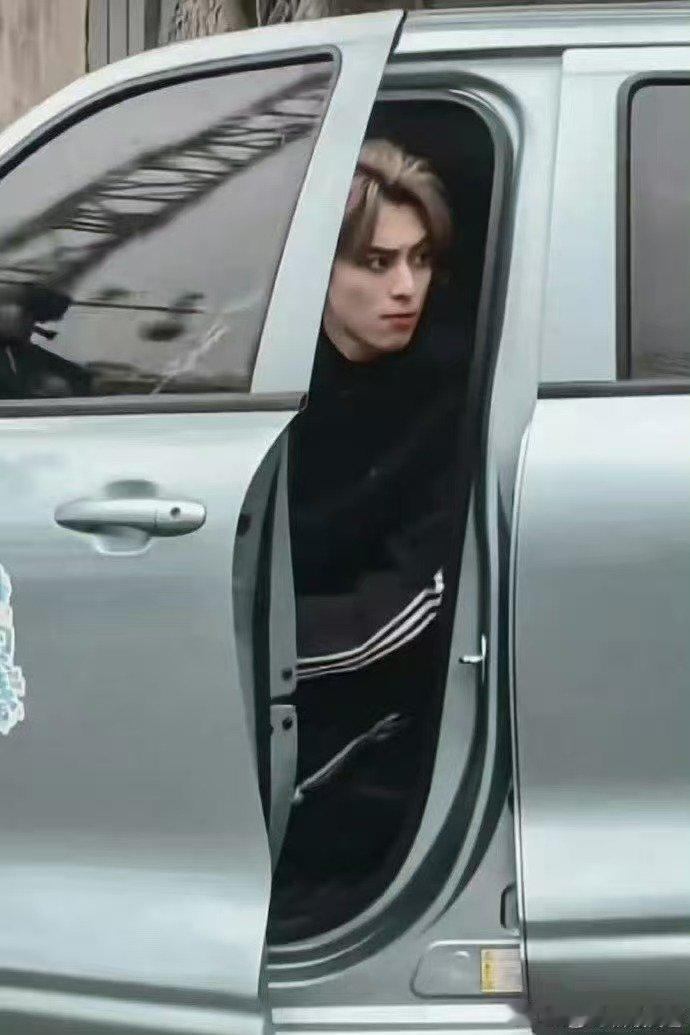 王鹤棣素颜录制亲爱的客栈亲爱的客栈2026王鹤棣素颜在亲爱的客栈里的松弛感太绝了