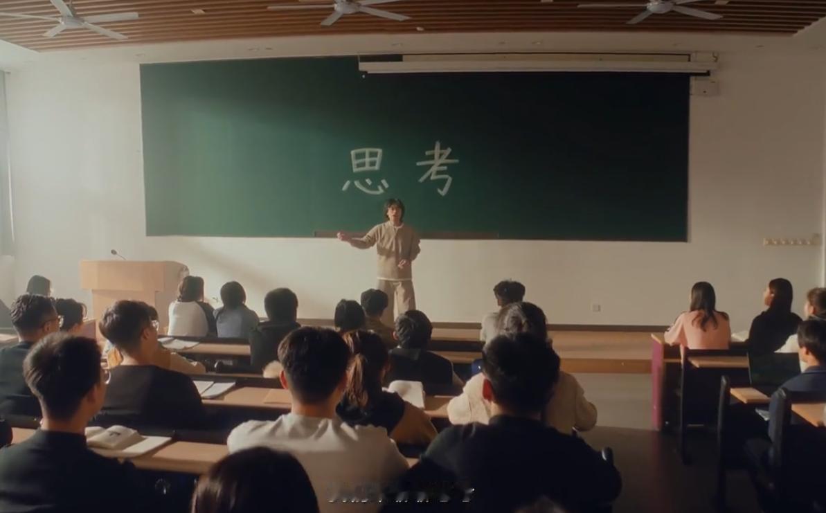 信息易得，为何还要深度思考？
 
很明显如今碎片化信息给了我们“全知”的错觉，却