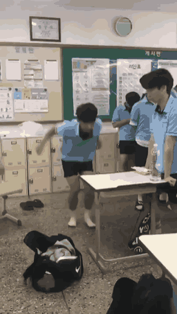 小伙子是真的练过，上学时候这种技能是不是很拉风？
##
说好的锻炼身体的，就是可