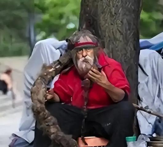 终于明白我国GDP是美国70%，人口是他的四倍，为什么我们的内需没有美国那么旺盛
