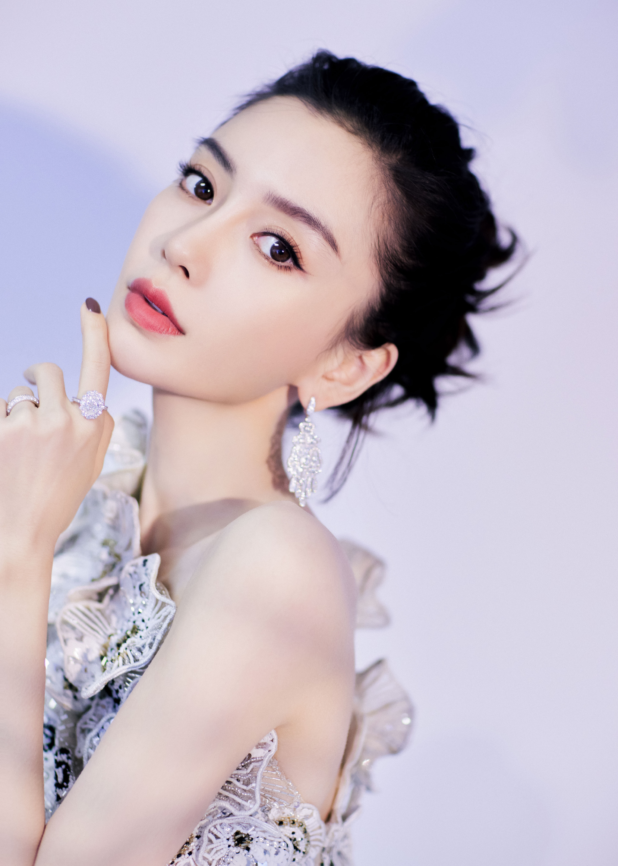 angelababy  angelababy 海水有尽头，月亮有圆缺，人间有不足