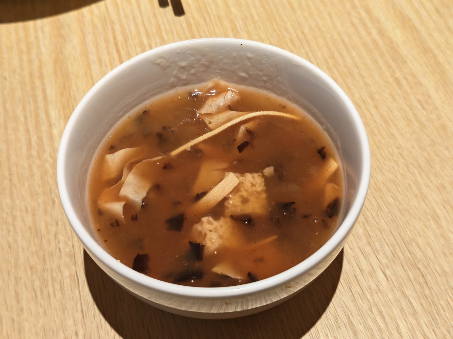 这份胡辣汤的味道直冲天灵盖，太辣了，尝口感应该是酒店在网上买的。