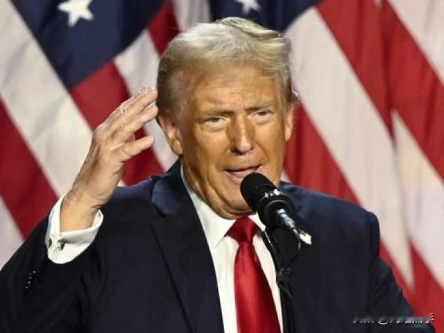 快看！国际时事头条消息！
特朗普总统成为约50年来首位现场观看NFL常规赛的现任