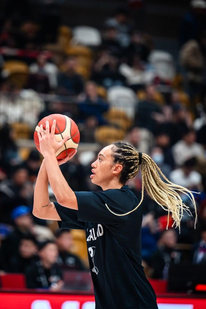 新西兰托大，把中国女篮惹毛了，被以牙还牙。
2月8日，女篮奥运会预选赛在中国西安