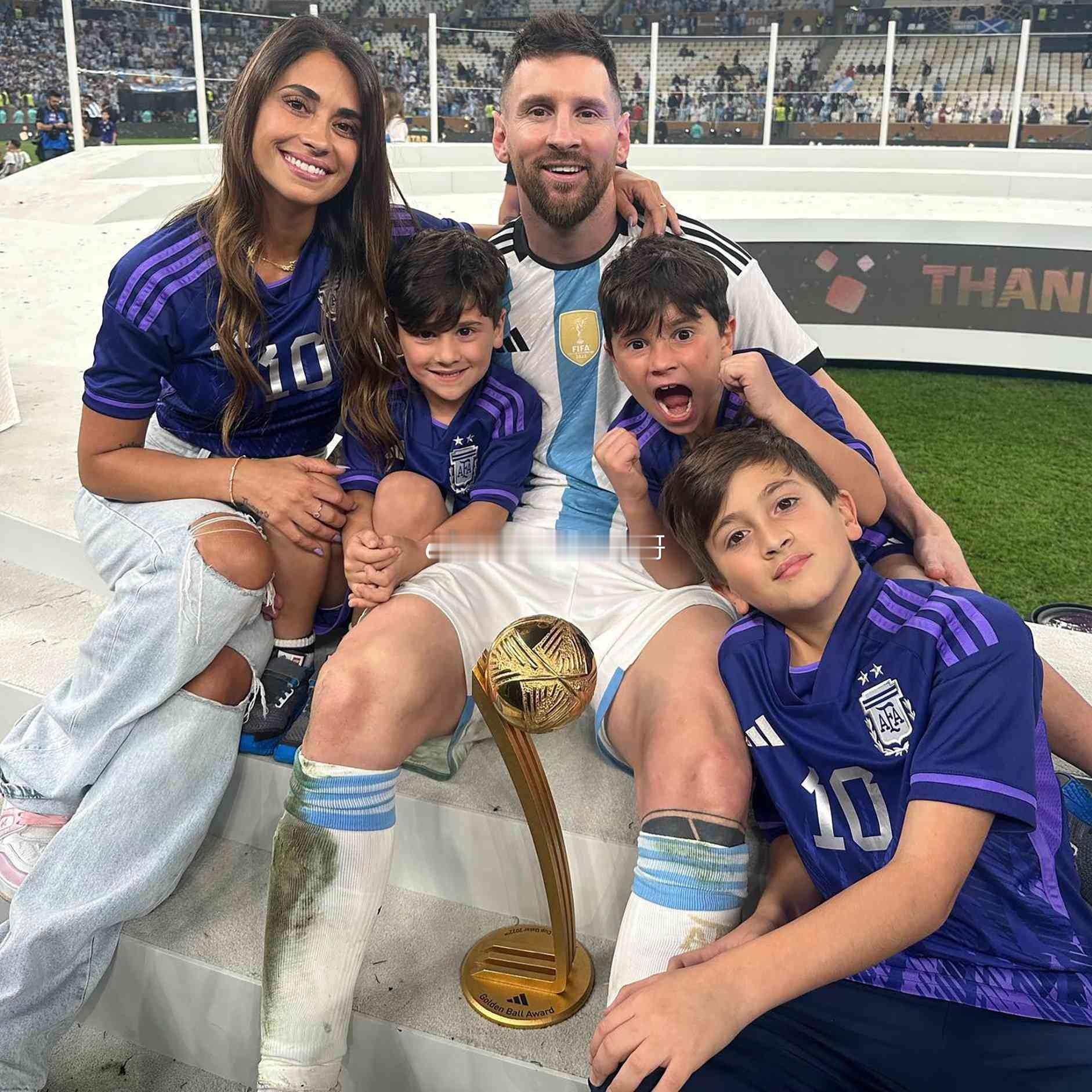 齐内丁·齐达内：“里奥是所有人的榜样，他的生活就是家庭和足球。”❤️🐐