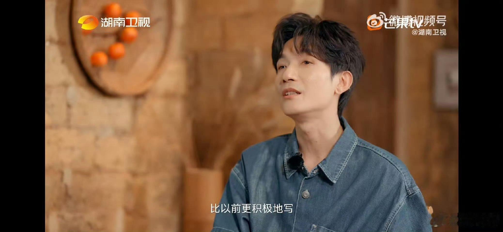 陈楚生像写日记一样写歌陈楚生把写歌当写日记，将真情揉进旋律里。每一首生歌都是情感