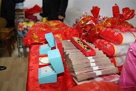 彩礼从四万六千七降到三万八千六，车从16辆半到46辆：农村真宽裕了吗？

202