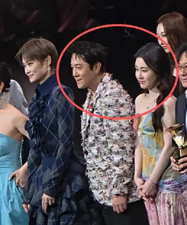 音乐盛典暴露咖位，汪苏泷站第二排，张碧晨靠边，C位是李宇春