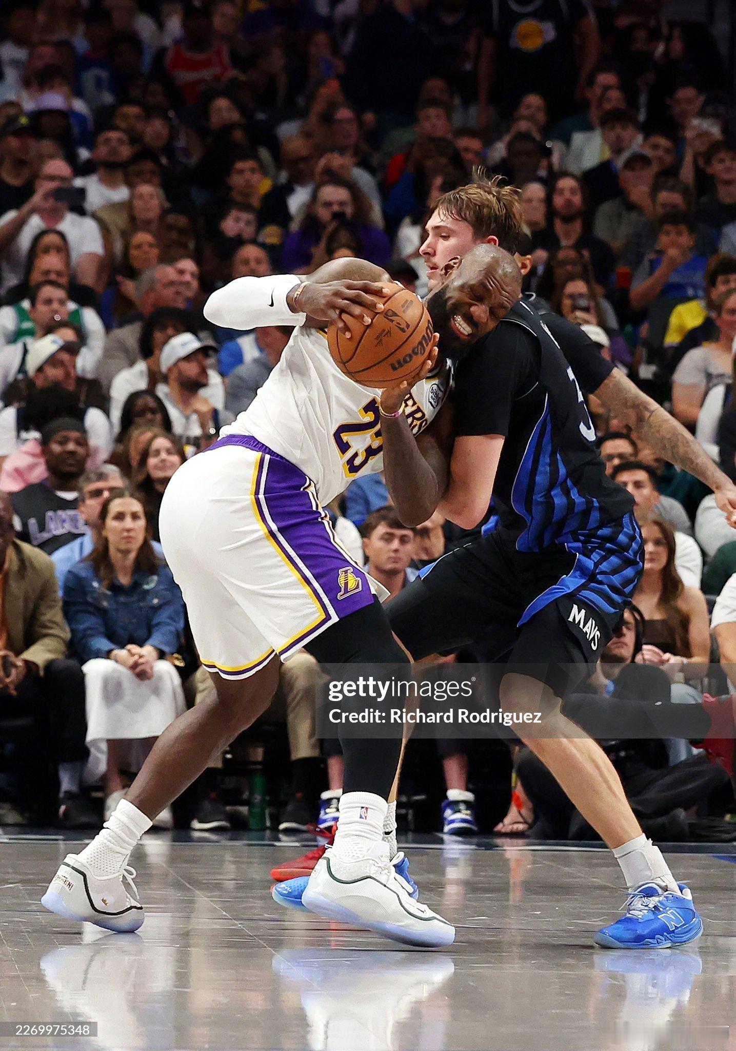 MFFL 来自Shams的消息。经纪人里奇·保罗￼透露，詹姆斯不会选择退役，将在