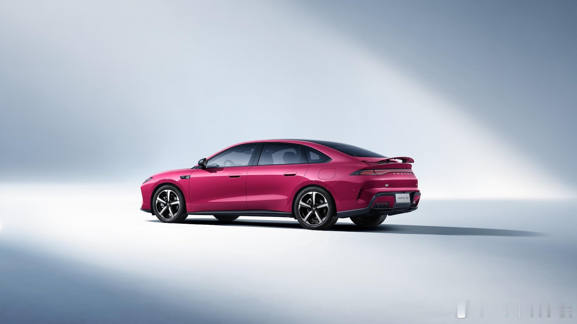 极狐S3官图曝光，4米9的纯电大家轿，10万级搞定！ 