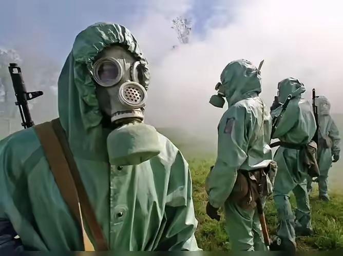 个人认为俄罗斯爆发的那个不明肺炎疫情严重程度被外界夸大了，特别是美国第一时间跳出