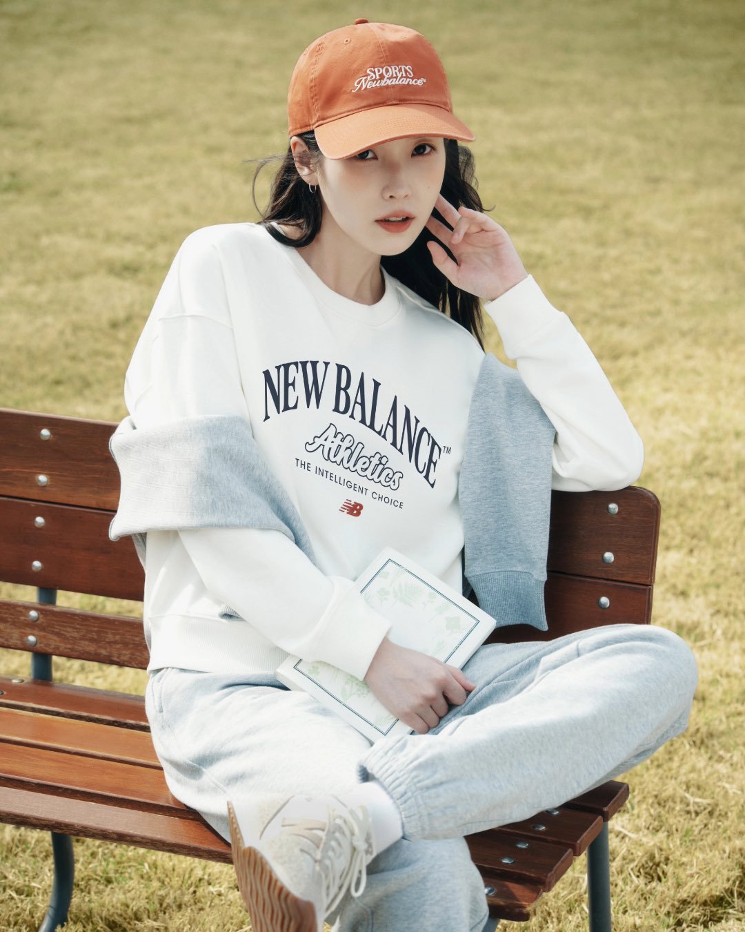 IU X New balance ​​​