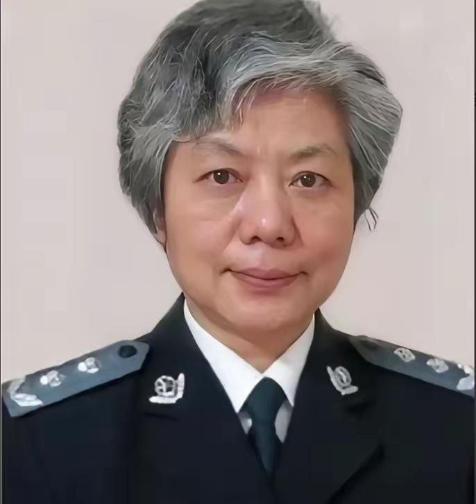 不能判刑就高额罚款！李玫瑾一语戳破扶人困局：善良不该被讹到发抖
 
“不能判刑，