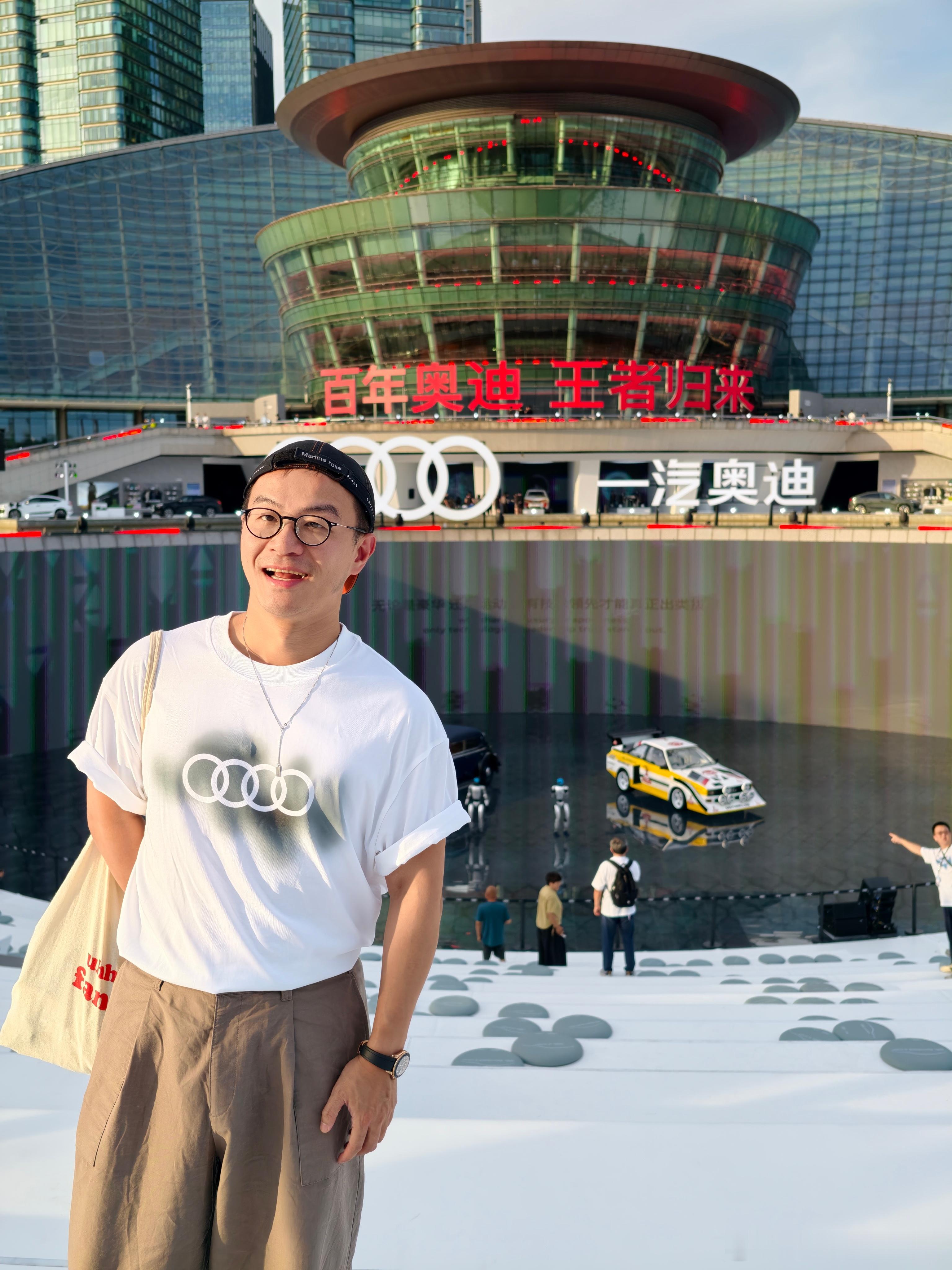 一汽奥迪A5L/Q6L e-tron双车上市现场老伙计好久不见啊，一张合影不够那