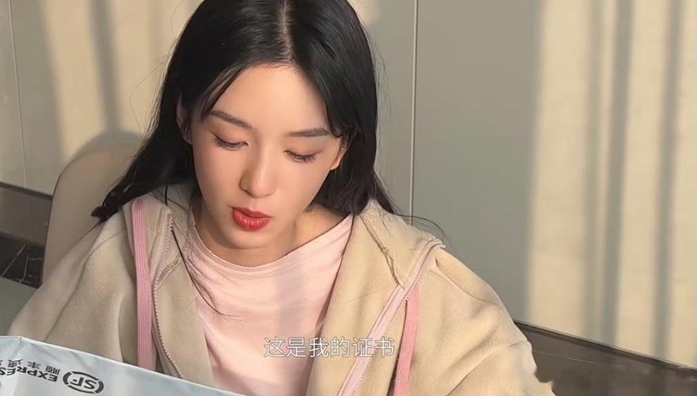 为了红舞鞋去学芭蕾考证，是把角色放在心尖上的样子。不敷衍每一个细节，不辜负每一份