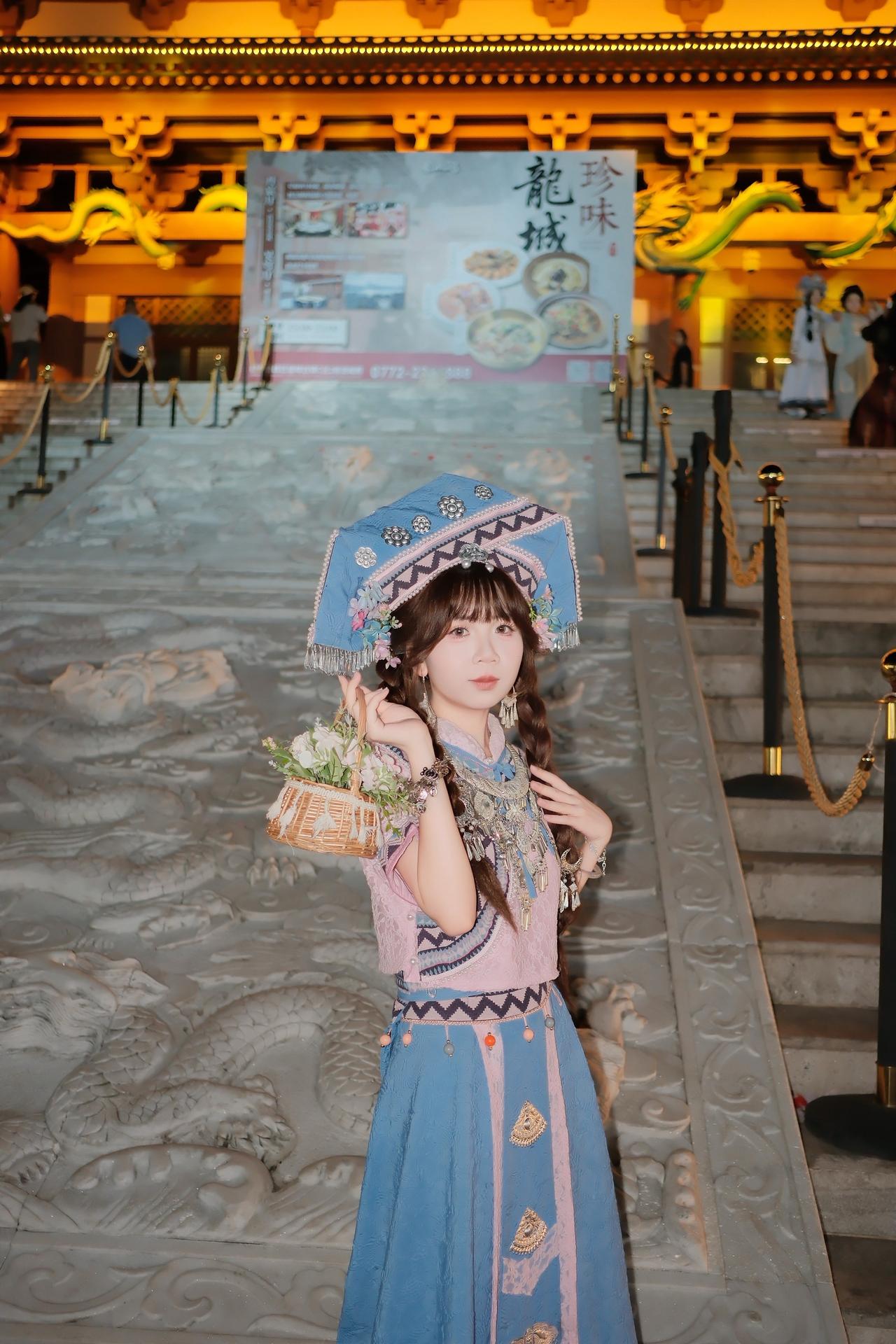 古镇打卡，随拍几张文化复兴汉服先行 苗寨公主 梦幻氛围感写真