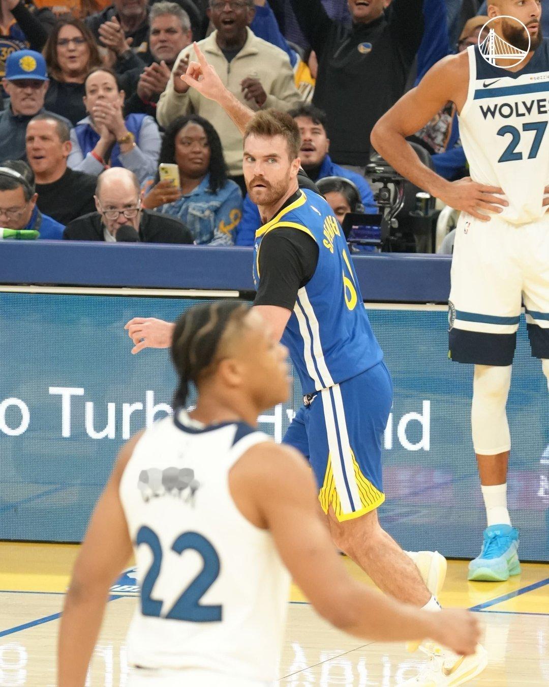 斯潘塞投中三分后的眼神森林狼vs勇士库里对阵森林狼复出