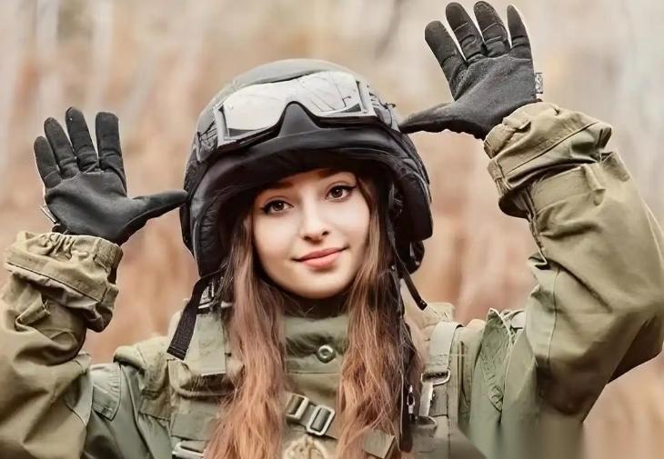 乌克兰女兵沦为指挥官“玩物”：要么陪睡，要么眼睁睁看着你老公上前线送死！眼下乌克