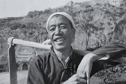 1986年，陈永贵病逝，大寨搭了灵棚，昔阳县领导：不拆，就不去祭奠。在得知此事后