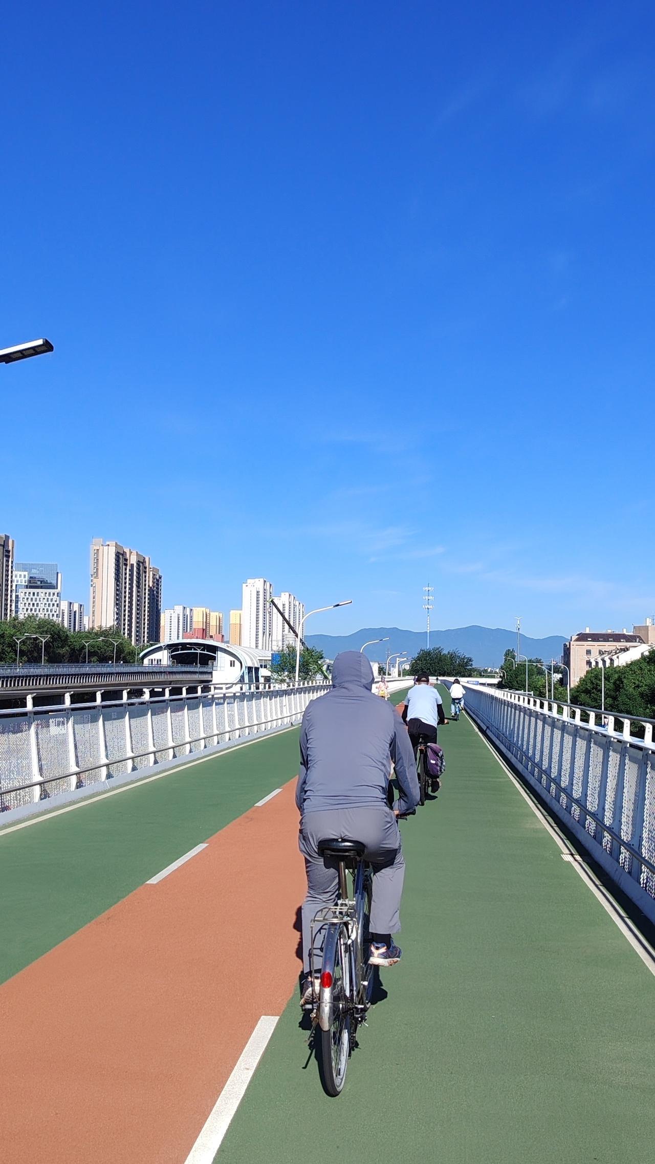 热爱生活•不惧时光

五十六载春秋，芳华未减，岁月沉香。每一道皱纹都藏着故事，每