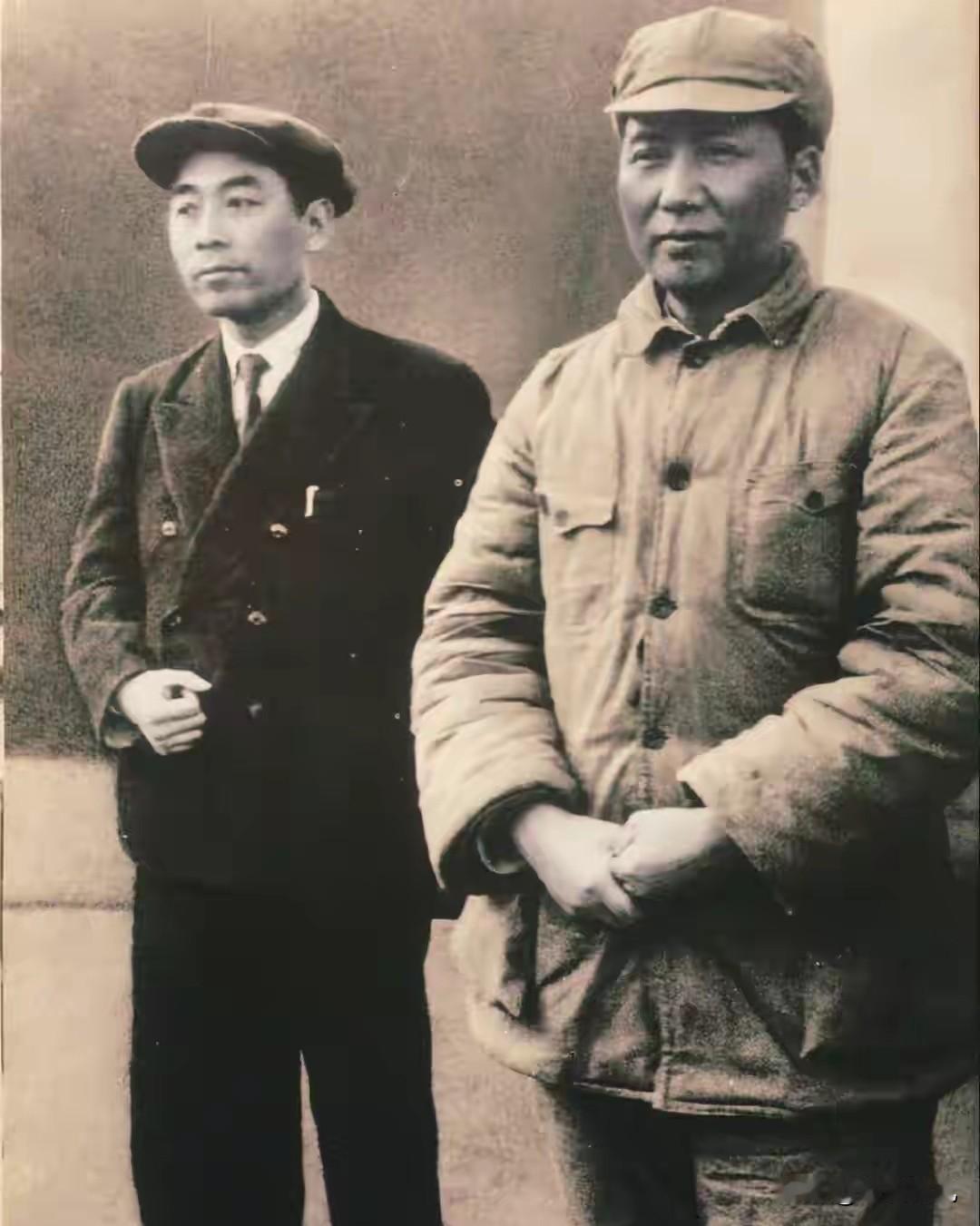 非常难得的照片，两位革命先驱虽已离去，但其伟大精神永远长存。
 
你看照片里的两