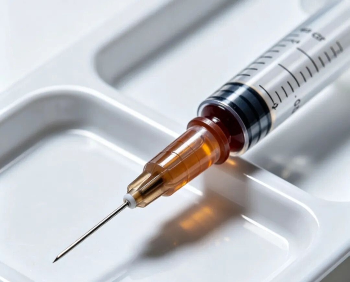 一个针头给多人采血员工被开除免费义诊本是善意，却因管理失范、漠视规范，变成威胁群